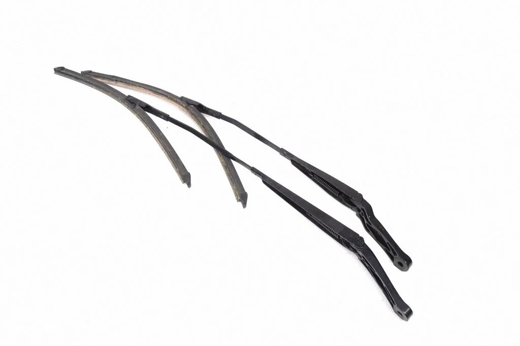Priekšējā stikla tīrītājs 80C955408
