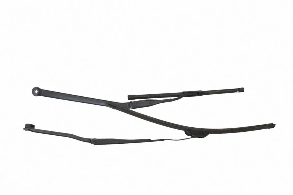 Windshield/front glass wiper blade