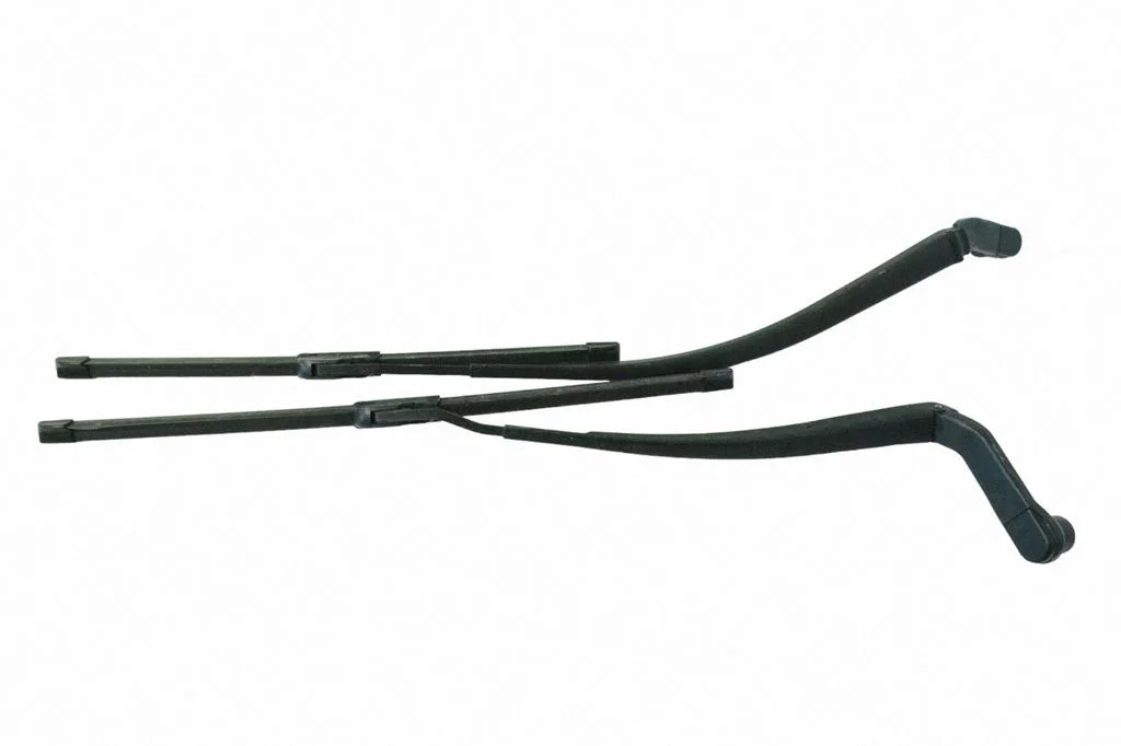 Priekšējā stikla tīrītājs 8358