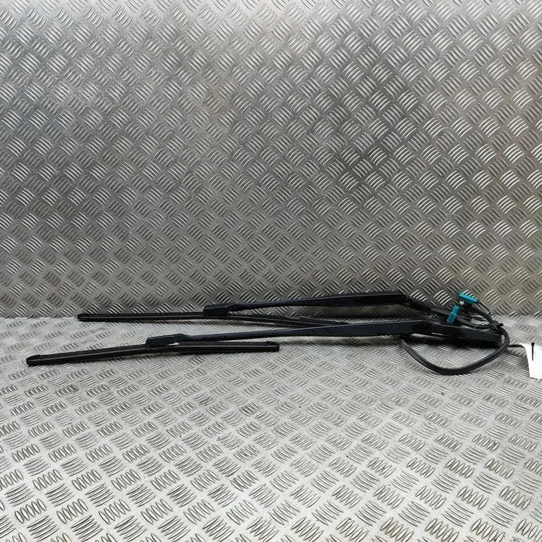 Priekšējā stikla tīrītājs 7954655