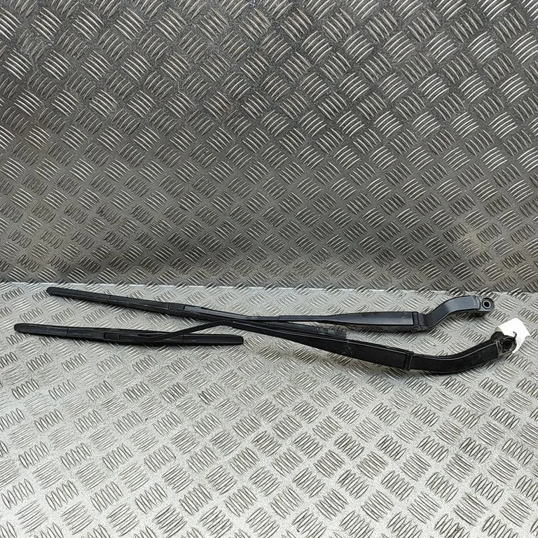 Priekšējā stikla tīrītājs 8975560380