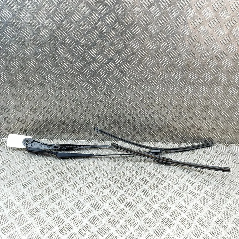 Priekšējā stikla tīrītājs LJ8B17526BA