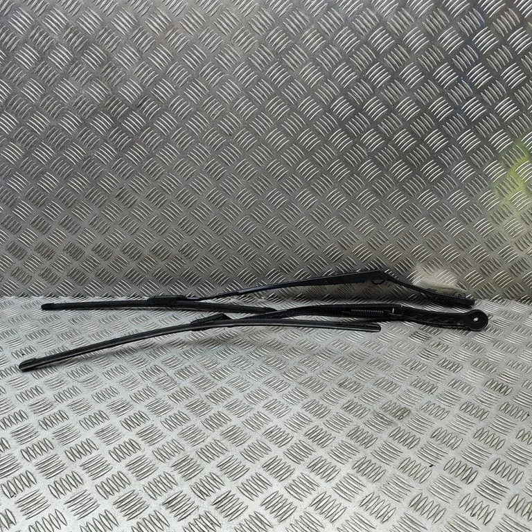 Priekšējā stikla tīrītājs 7399011