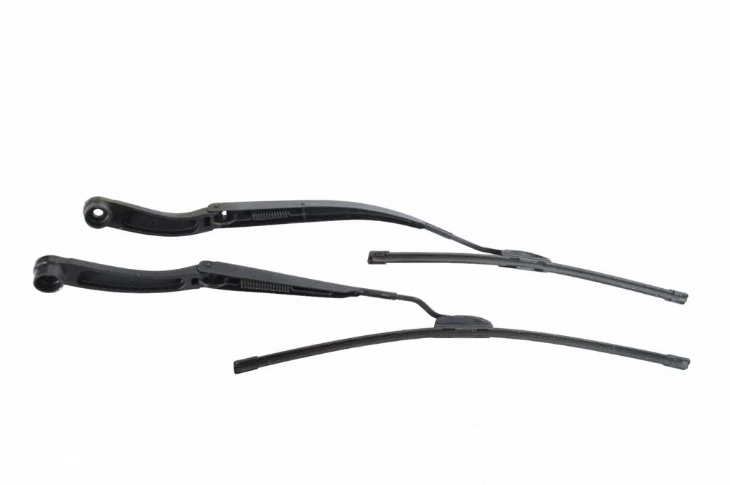 Windshield/front glass wiper blade