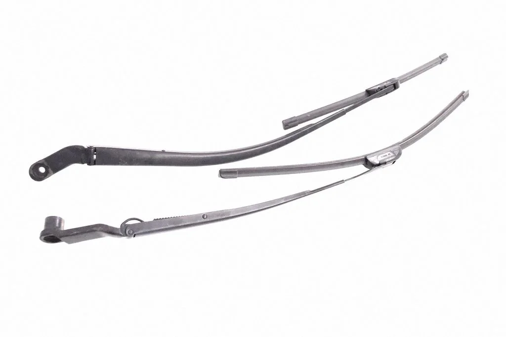 Windshield/front glass wiper blade