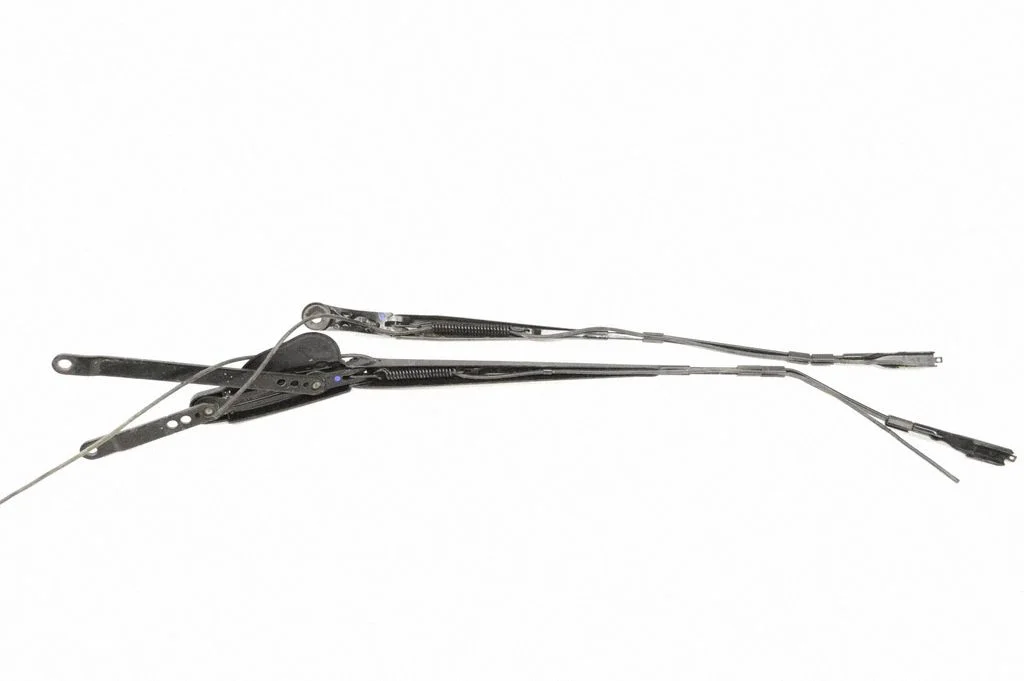 Windshield/front glass wiper blade 107607600B