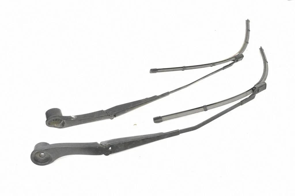 Priekšējā stikla tīrītājs BK2117526CC