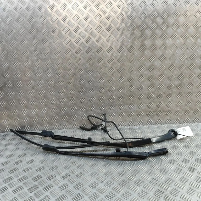 Windshield/front glass wiper blade J9D317527DC