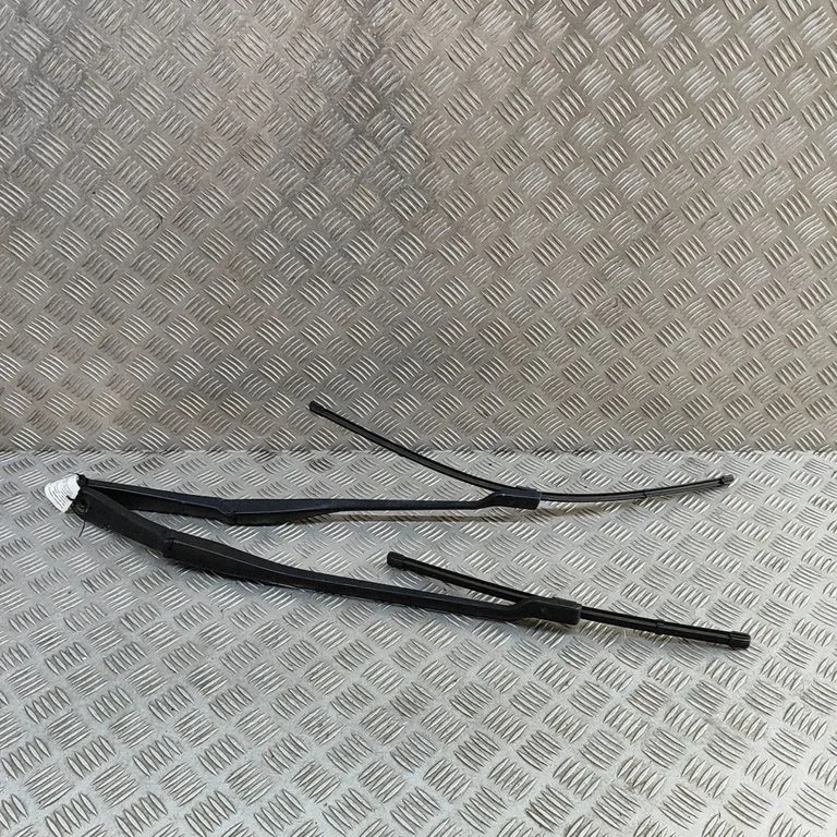 Priekšējā stikla tīrītājs 9850874