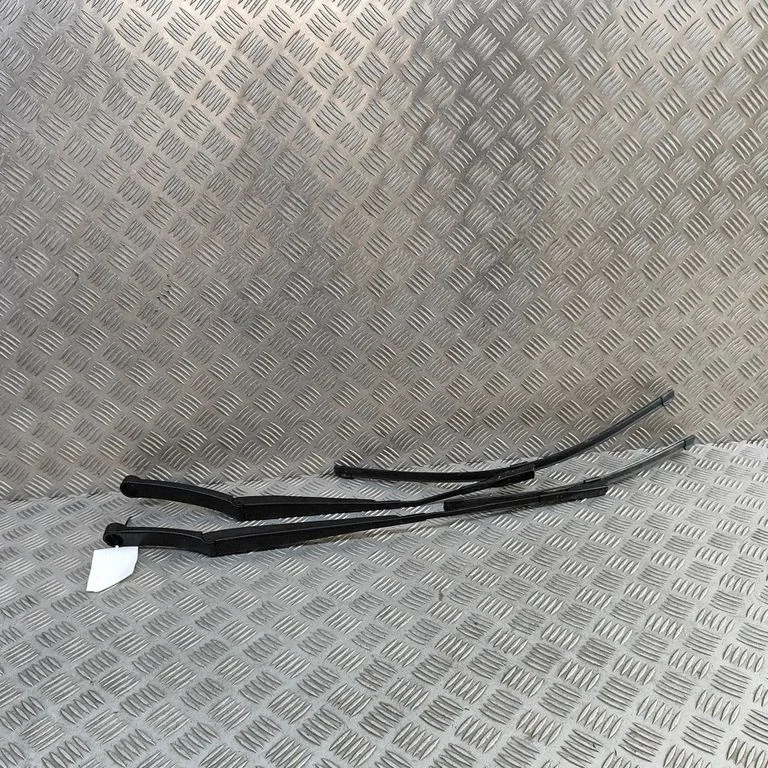 Windshield/front glass wiper blade EKED5205220