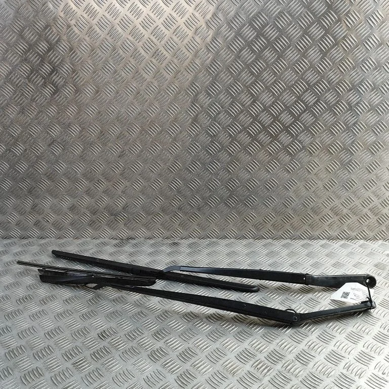 Windshield/front glass wiper blade 98321KL900