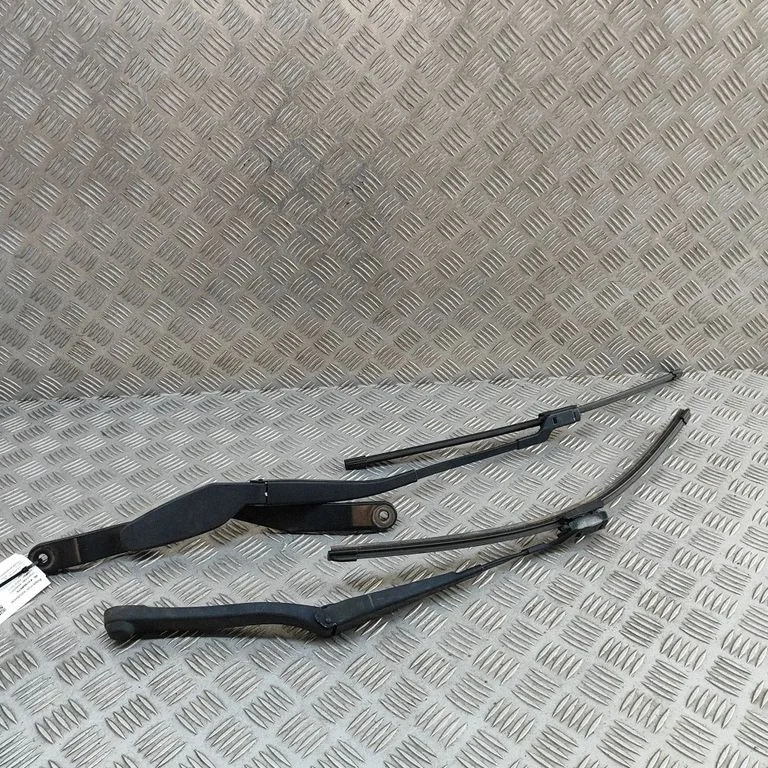 Priekšējā stikla tīrītājs A2128201744