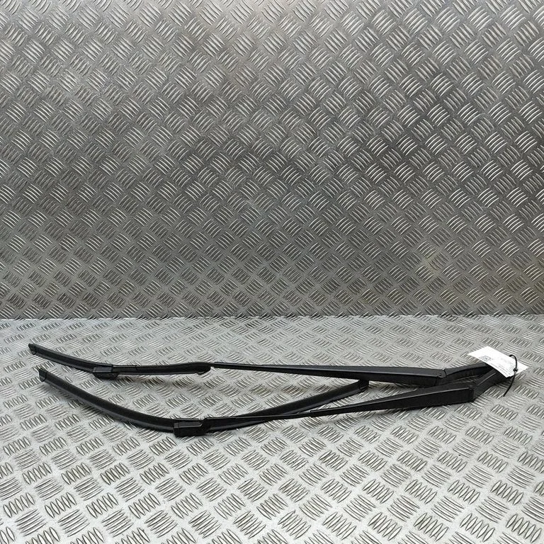 Priekšējā stikla tīrītājs 11C955409