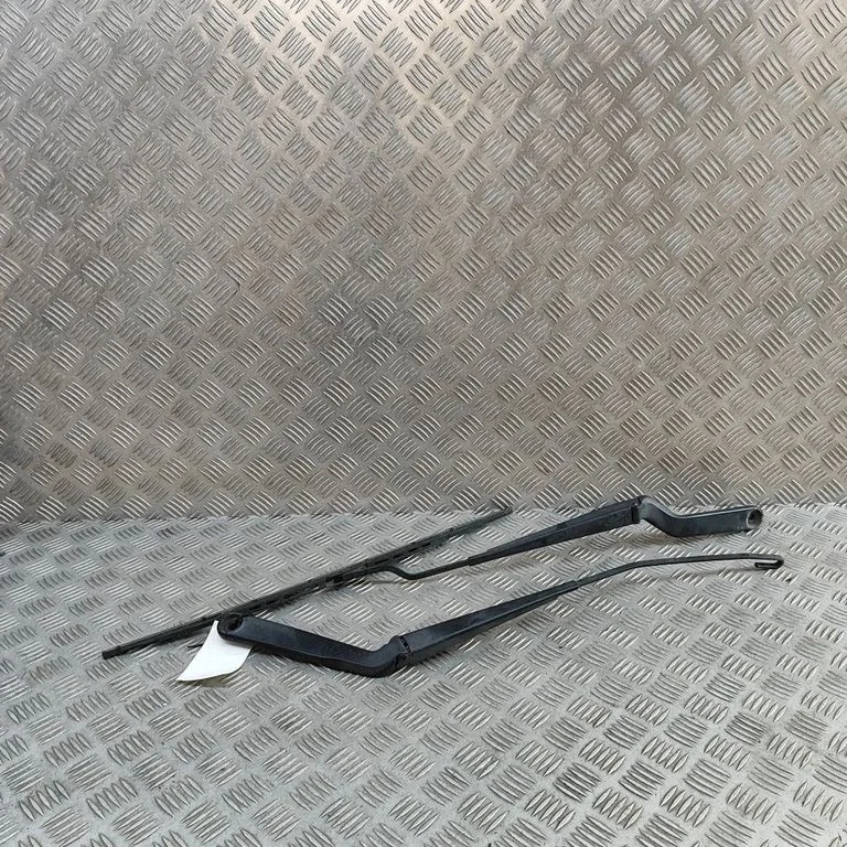 Priekšējā stikla tīrītājs 97062802701