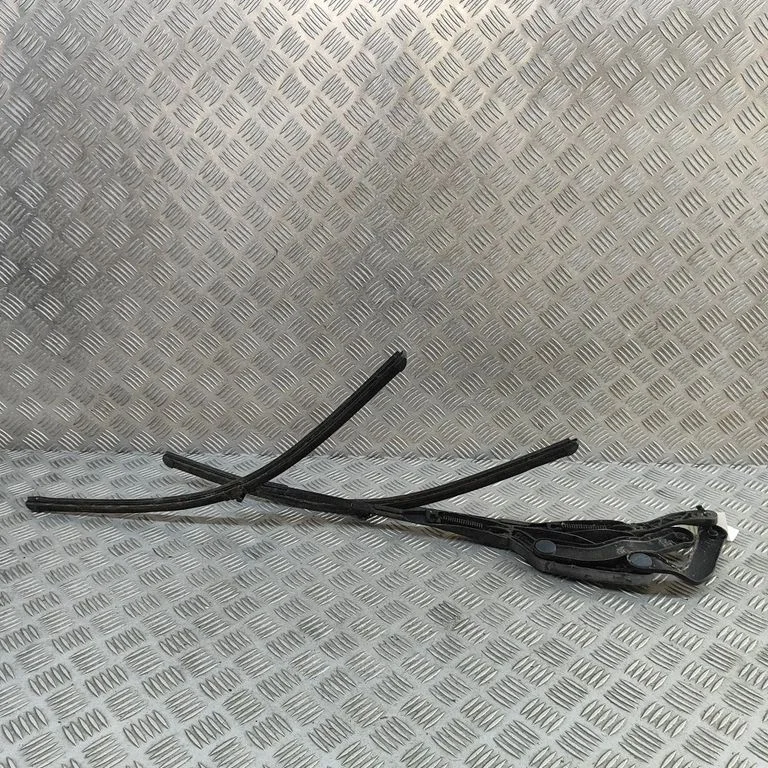Priekšējā stikla tīrītājs A2118200344