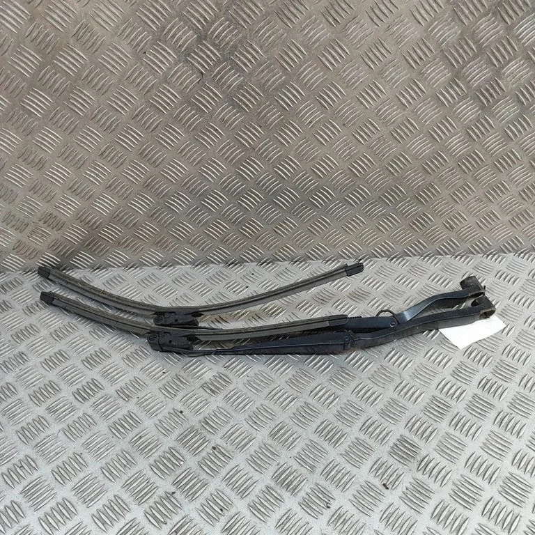 Priekšējā stikla tīrītājs 92231674