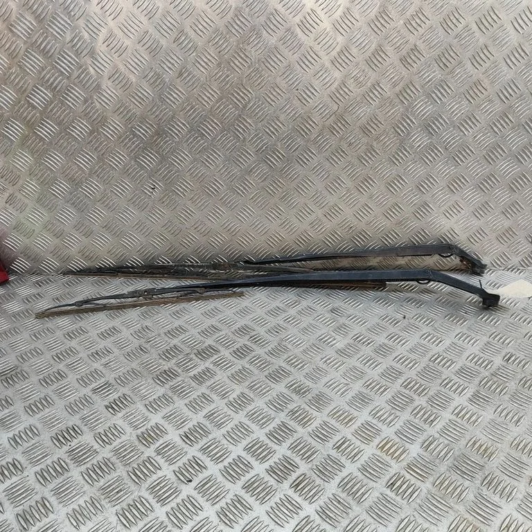 Priekšējā stikla tīrītājs 8521147171
