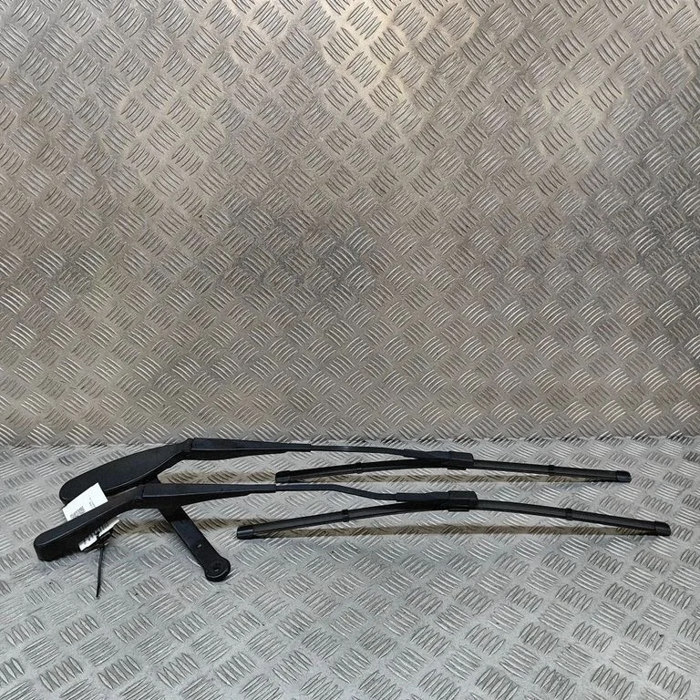 Priekšējā stikla tīrītājs W000051792