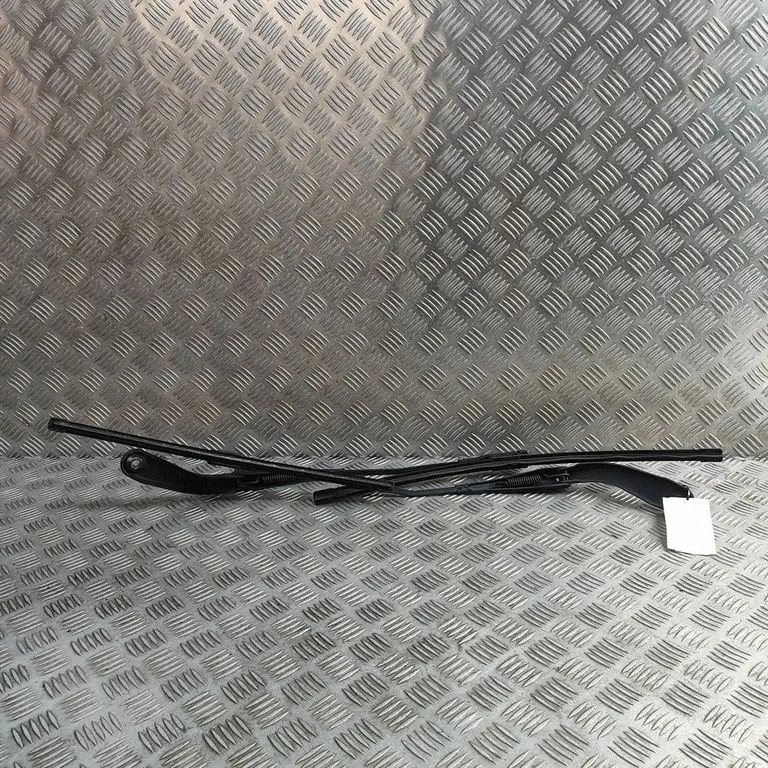 Priekšējā stikla tīrītājs 7286107