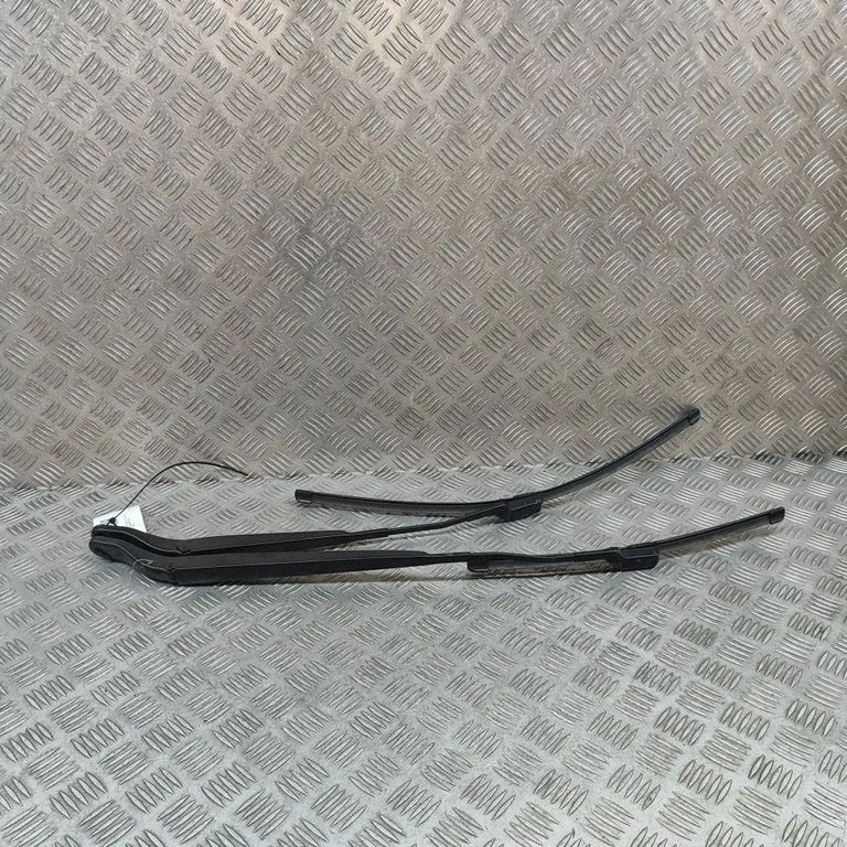 Priekšējā stikla tīrītājs 9831204480