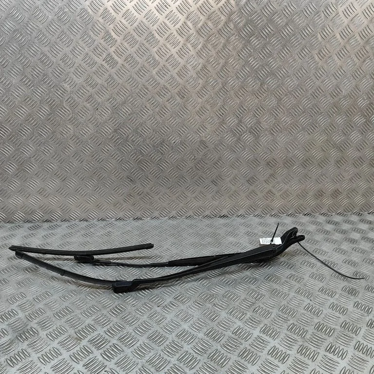 Priekšējā stikla tīrītājs 9822931780