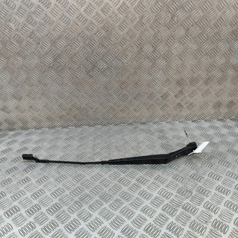 Priekšējā stikla tīrītājs 10A955409