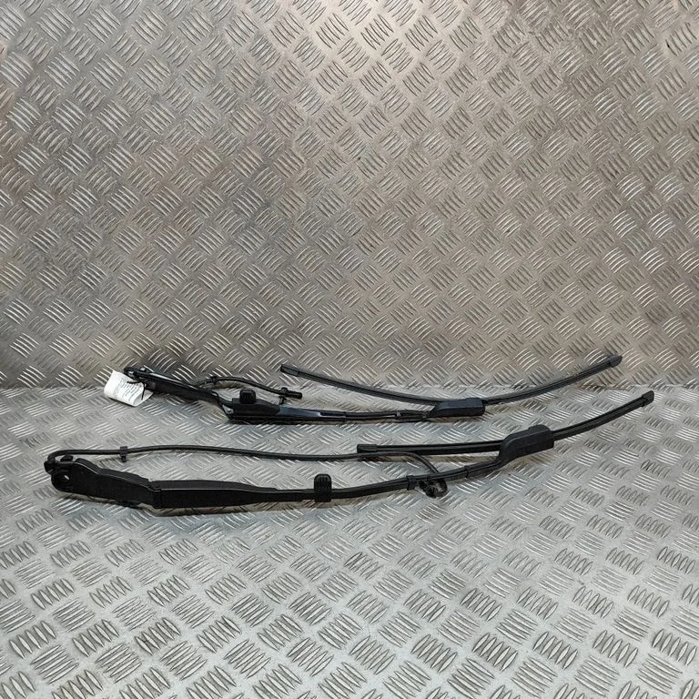 Priekšējā stikla tīrītājs 31457317
