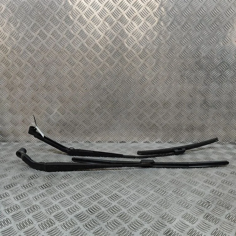 Windshield/front glass wiper blade 288813NL0A