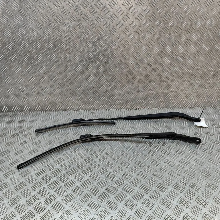 Priekšējā stikla tīrītājs 9822931780