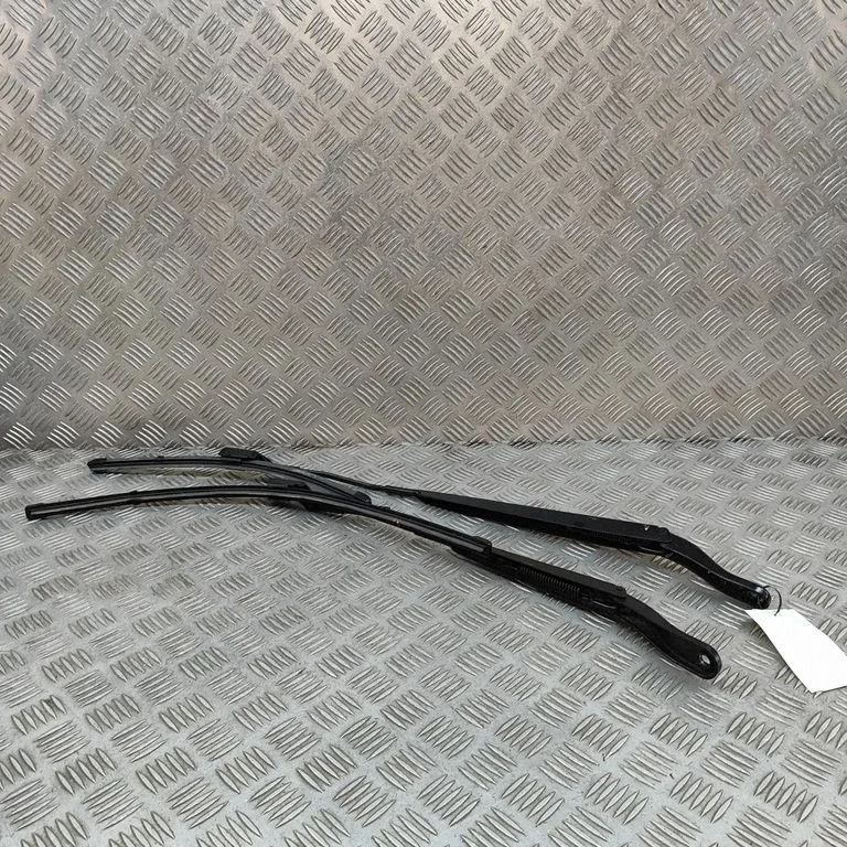 Priekšējā stikla tīrītājs 9831203380