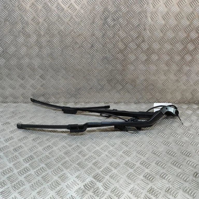Priekšējā stikla tīrītājs 31696294
