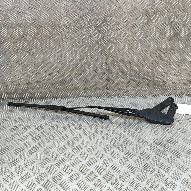 Priekšējā stikla tīrītājs A2068240300