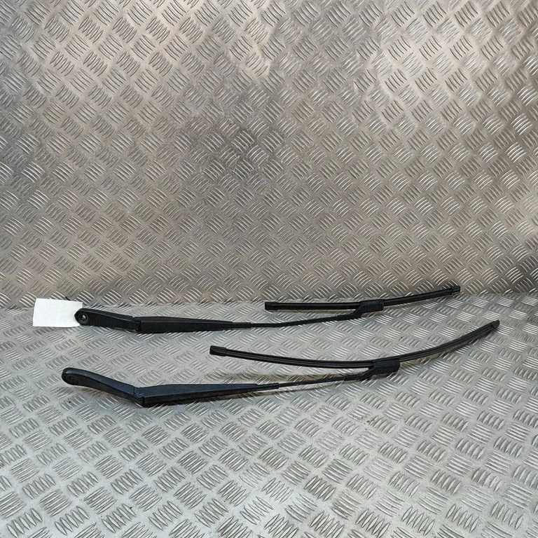 Esiklaasi kojamees HK8317526AA
