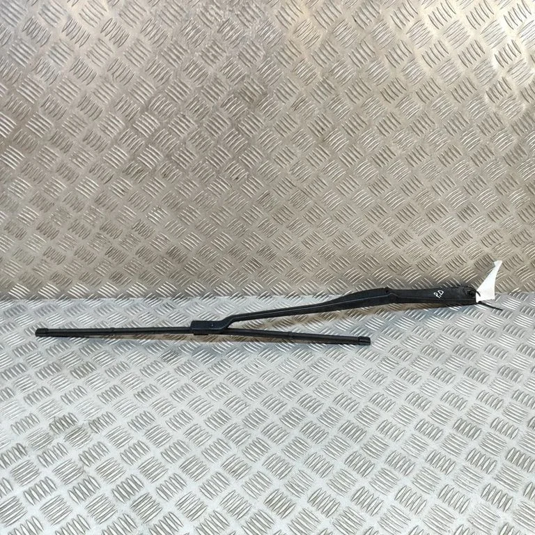 Priekšējā stikla tīrītājs 7357307