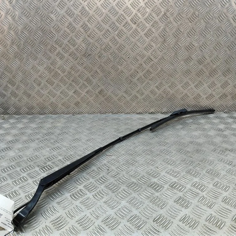 Priekšējā stikla tīrītājs 9810664980