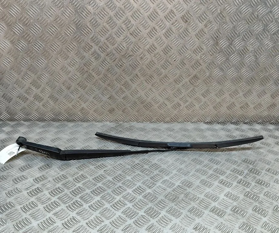 Esiklaasi kojamees 8521133400 – Lexus ES VII XZ10 (2018-2021)
