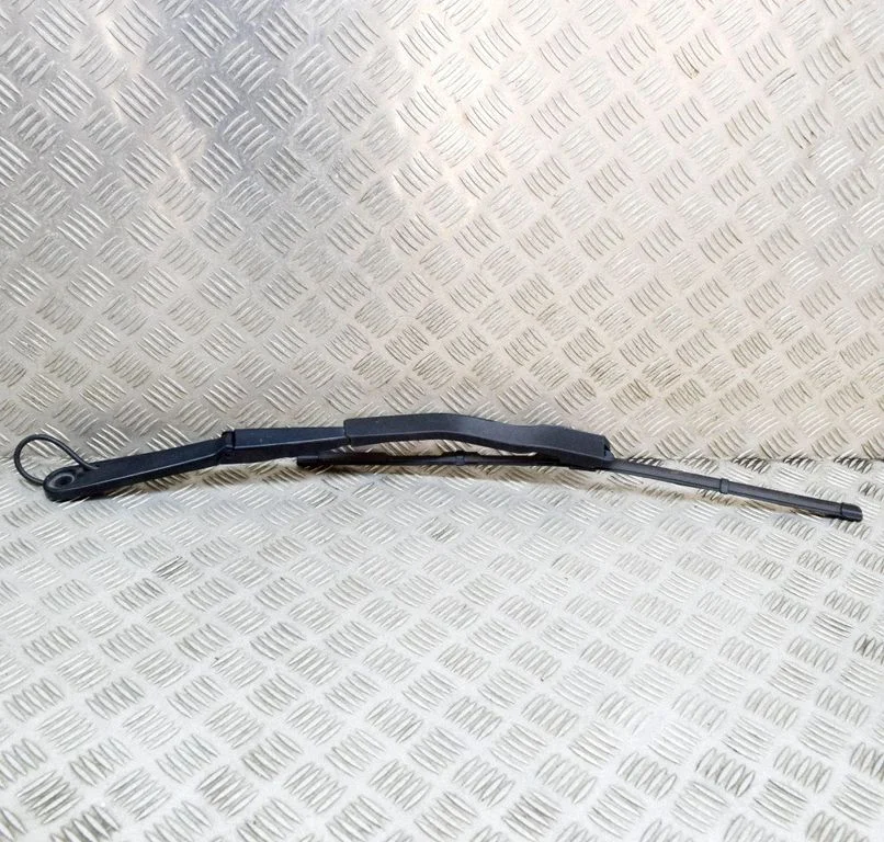 Windshield/front glass wiper blade 7427907