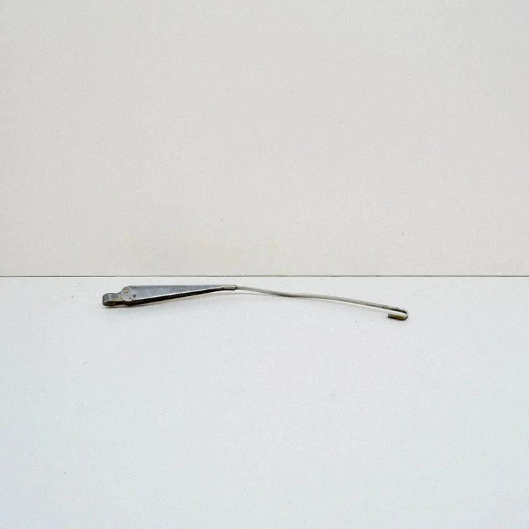 Windshield/front glass wiper blade