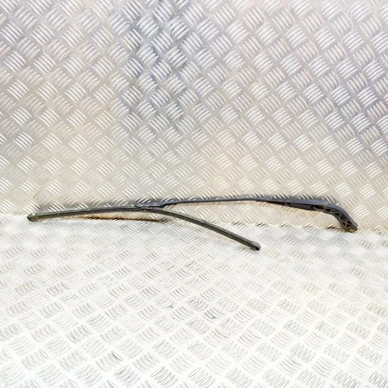 Priekšējā stikla tīrītājs A1698200240