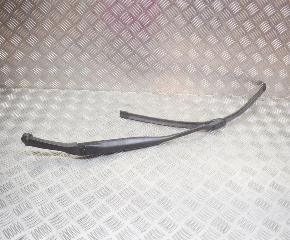 Windshield/front glass wiper blade 89813753