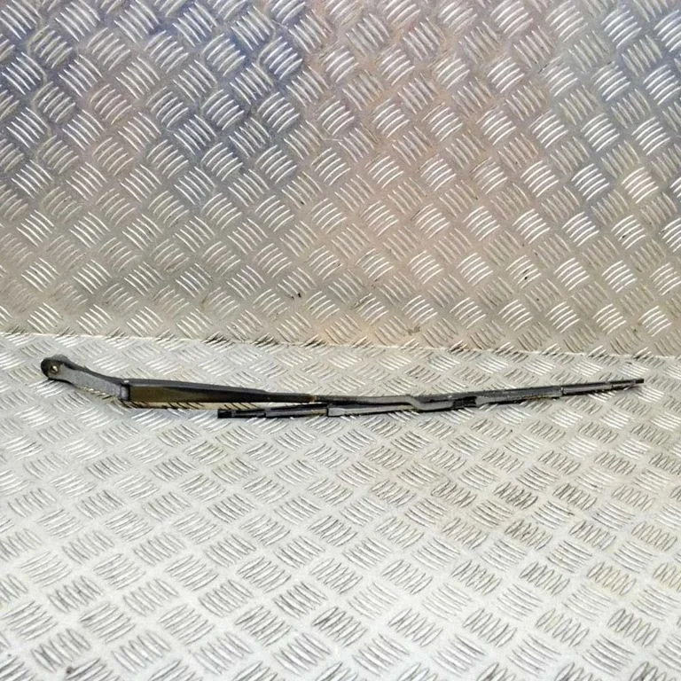 Windshield/front glass wiper blade