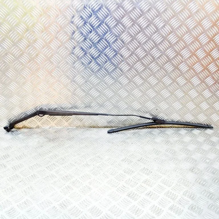 Priekšējā stikla tīrītājs