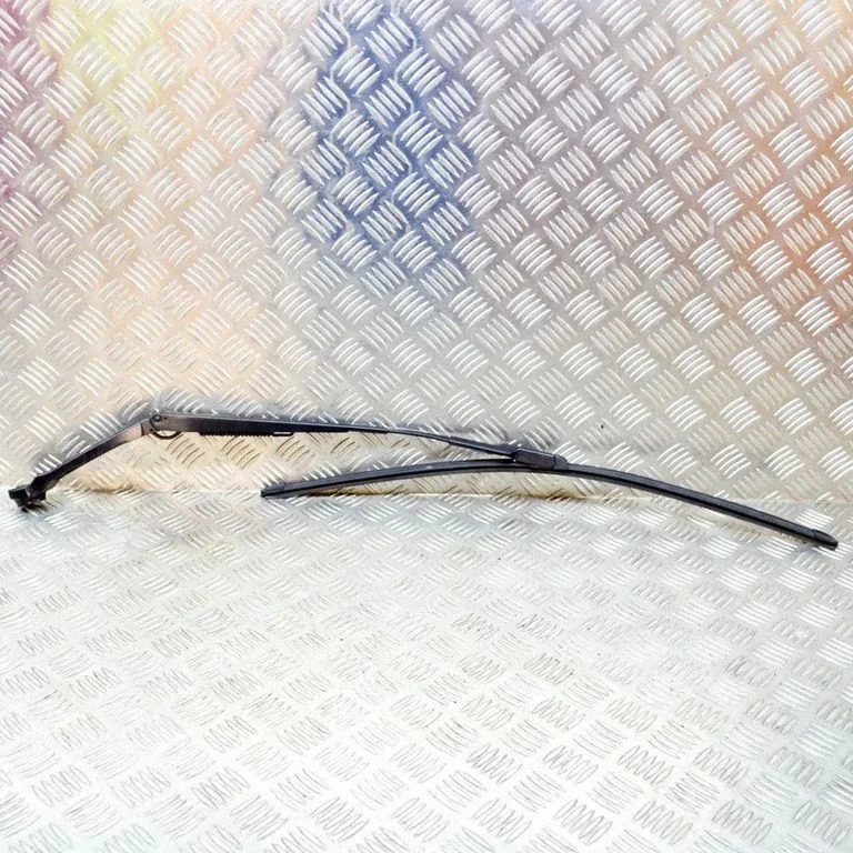 Priekšējā stikla tīrītājs
