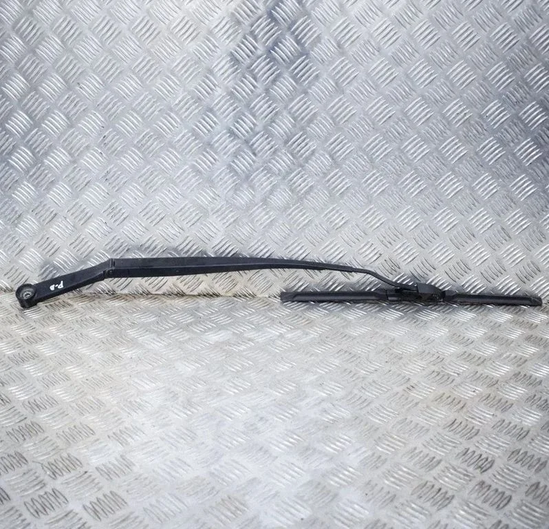 Priekšējā stikla tīrītājs
