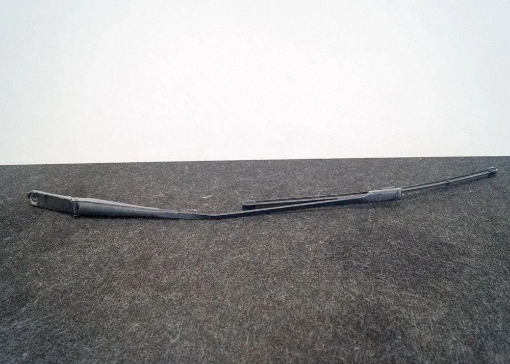 Windshield/front glass wiper blade 8W2955407
