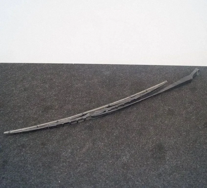 Priekšējā stikla tīrītājs