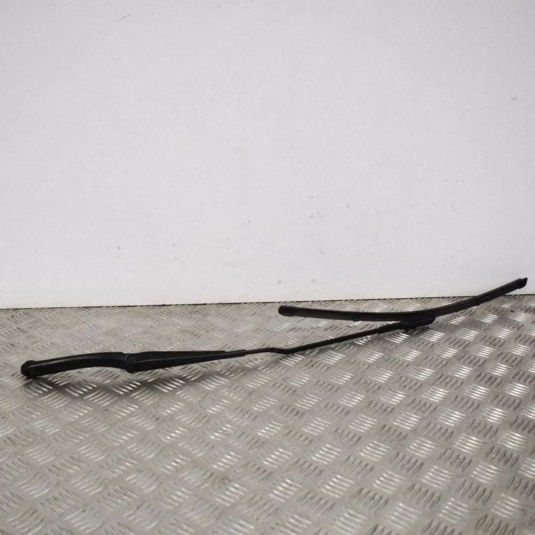 Windshield/front glass wiper blade 8T1955408A