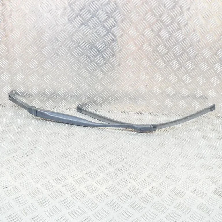 Windshield/front glass wiper blade 89813753