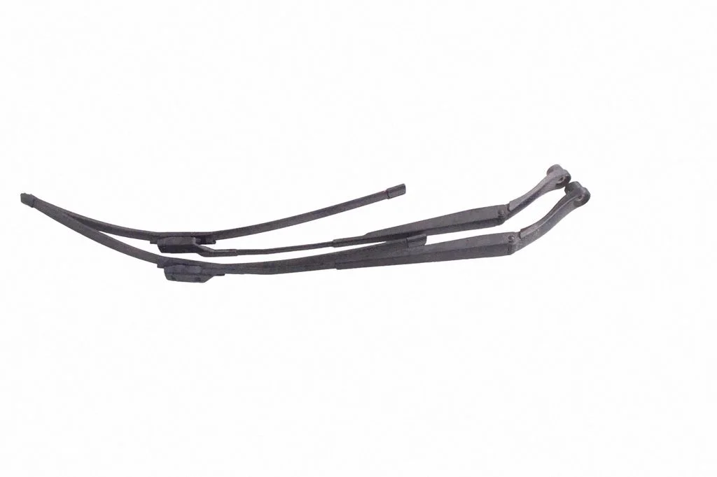 Priekšējā stikla tīrītājs YM24005580