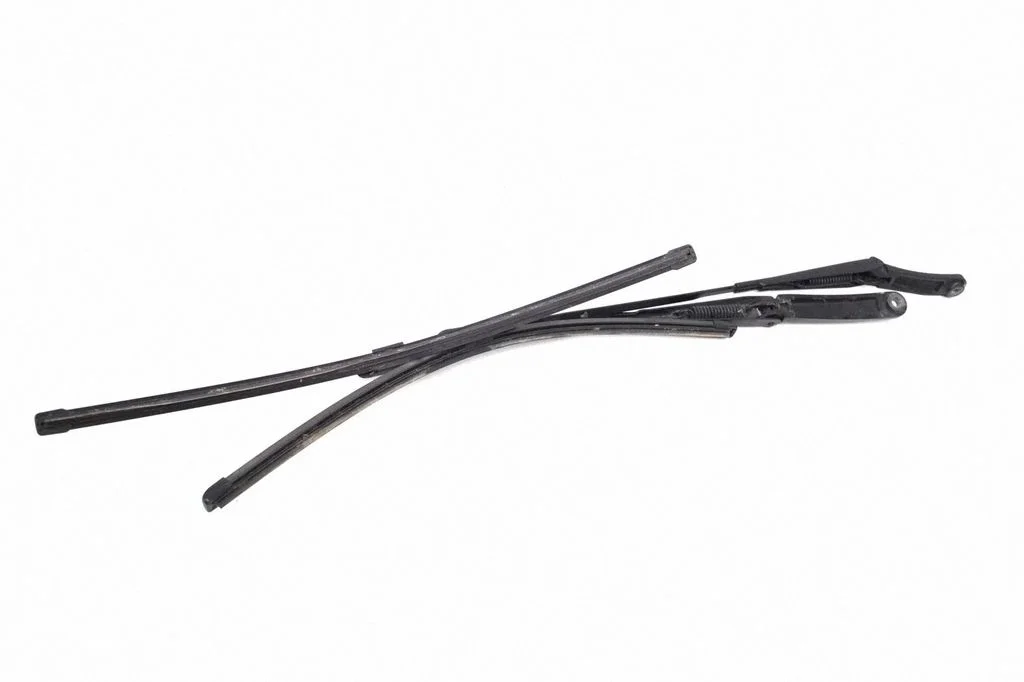 Priekšējā stikla tīrītājs 8J2955408B